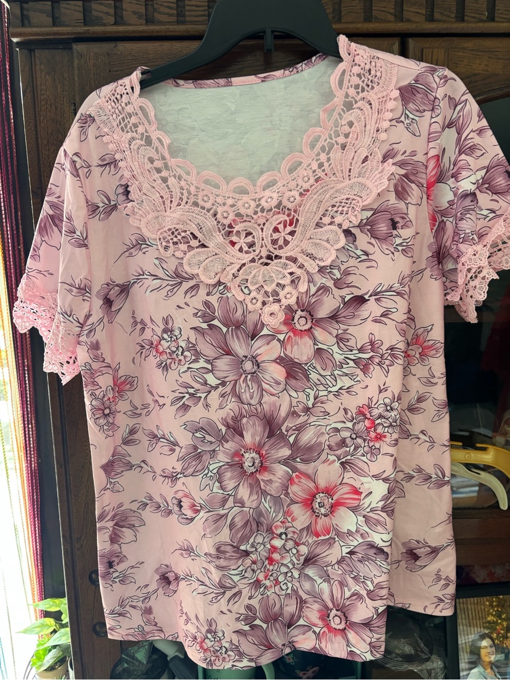 Lace-Trim Pink Floral Short Sleeve Blouse